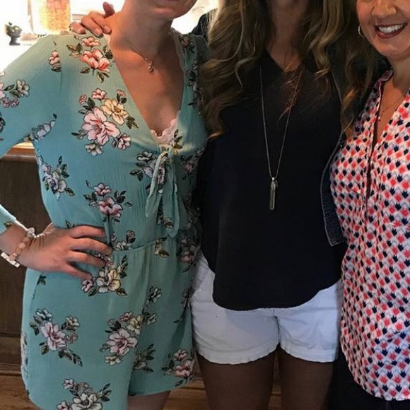 Mint green floral sleeved romper - Picture 4 of 4